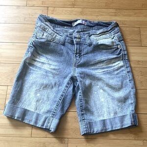 “No boundaries “ stretchy jeans shorts